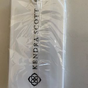 Kendra Scott luggage tag